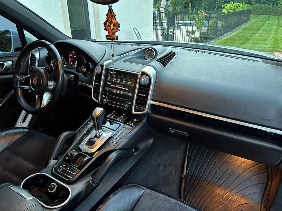 2017 Porsche 958 Cayenne - Image 6 of 12