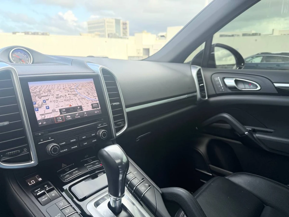 2017 Porsche 958 Cayenne - Image 10 of 16