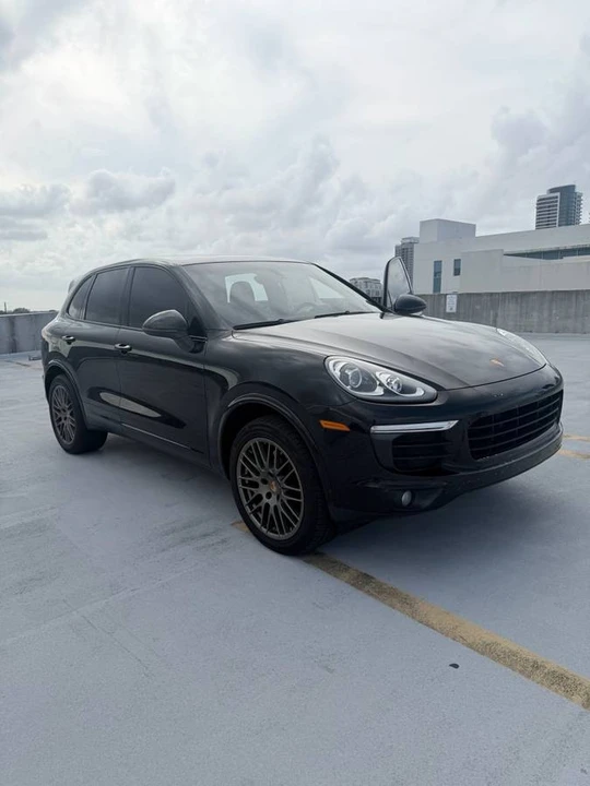 2017 Porsche 958 Cayenne - Image 3 of 16