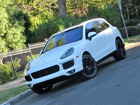 2017 Porsche Cayenne Platinum Edition