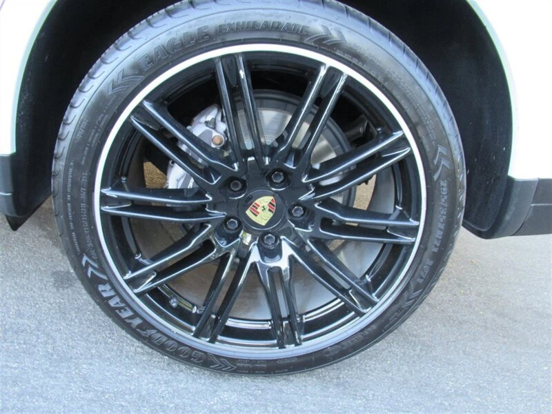 2017 Porsche 958 Cayenne - Image 11 of 20