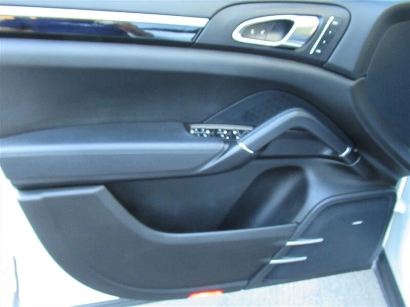 2017 Porsche 958 Cayenne - Image 16 of 20