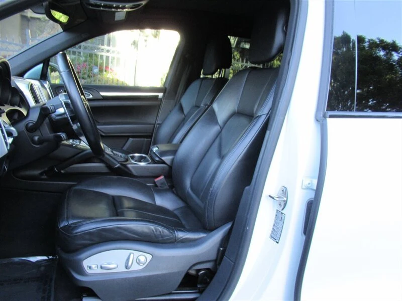 2017 Porsche 958 Cayenne - Image 15 of 18