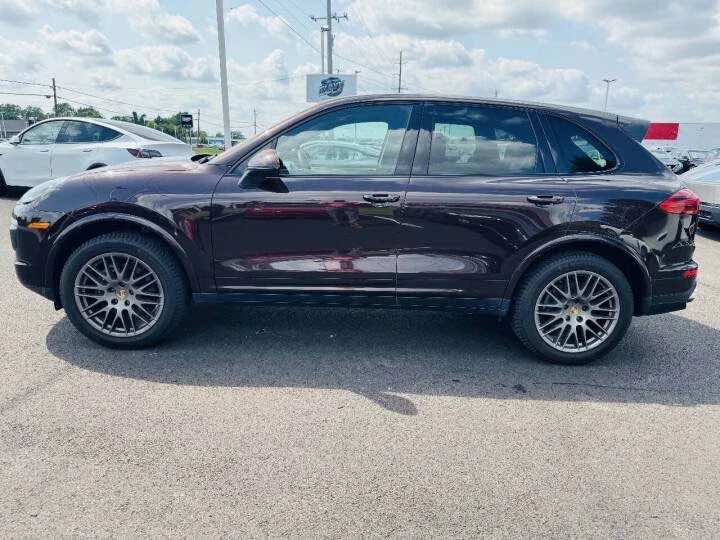 2017 Porsche 958 Cayenne - Image 2 of 7