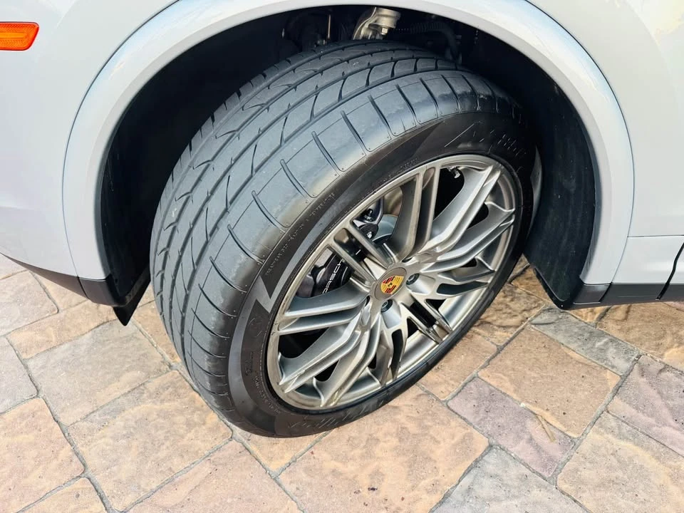 2017 Porsche 958 Cayenne - Image 8 of 13