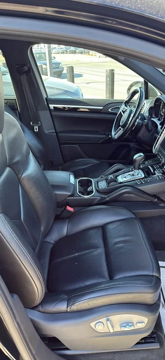 2017 Porsche 958 Cayenne - Image 8 of 18