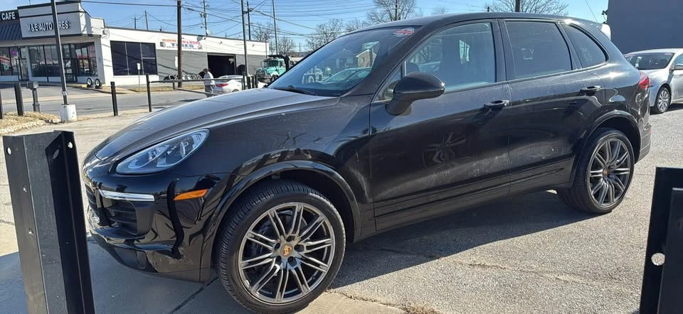 2017 Porsche 958 Cayenne - Image 2 of 18