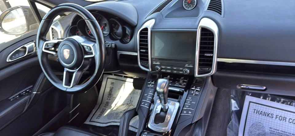 2017 Porsche 958 Cayenne - Image 9 of 18