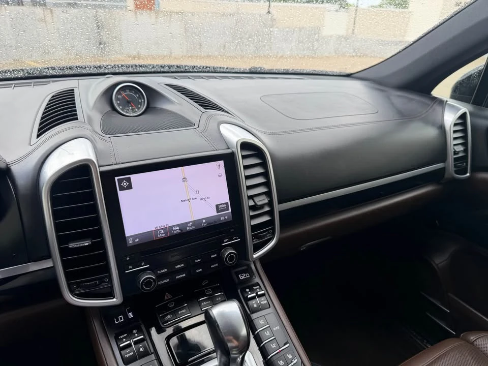 2017 Porsche 958 Cayenne - Image 12 of 20
