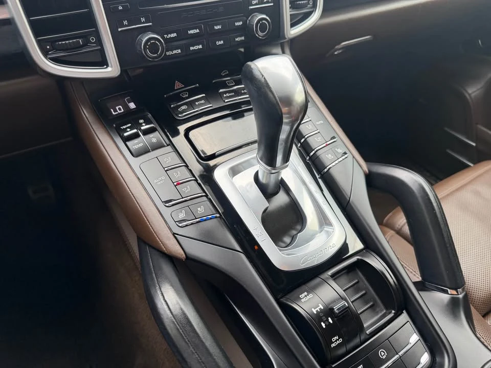 2017 Porsche 958 Cayenne - Image 14 of 20