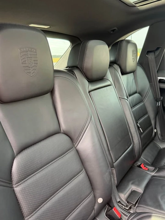2017 Porsche 958 Cayenne - Image 10 of 14