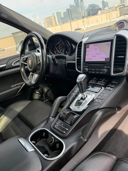 2017 Porsche 958 Cayenne - Image 9 of 14