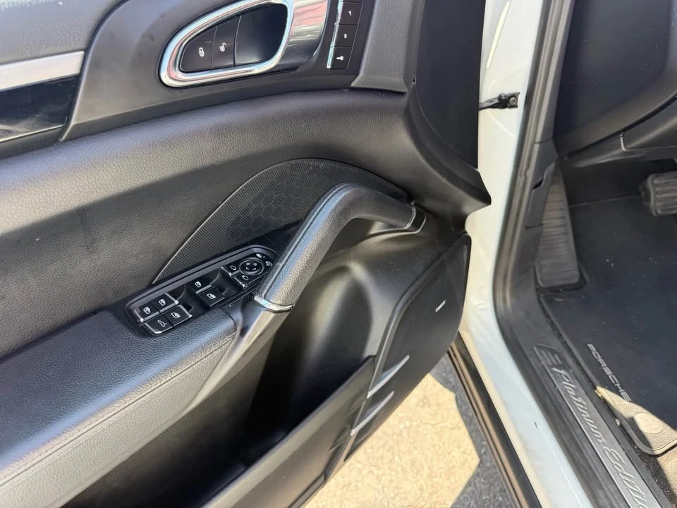 2017 Porsche 958 Cayenne - Image 16 of 19