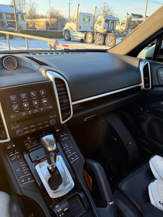 2017 Porsche 958 Cayenne - Image 2 of 11
