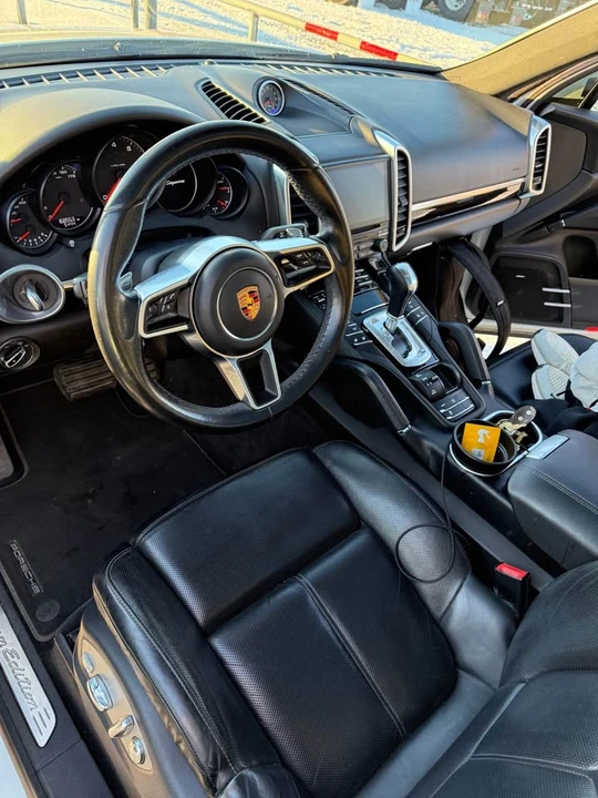 2017 Porsche 958 Cayenne - Image 9 of 11