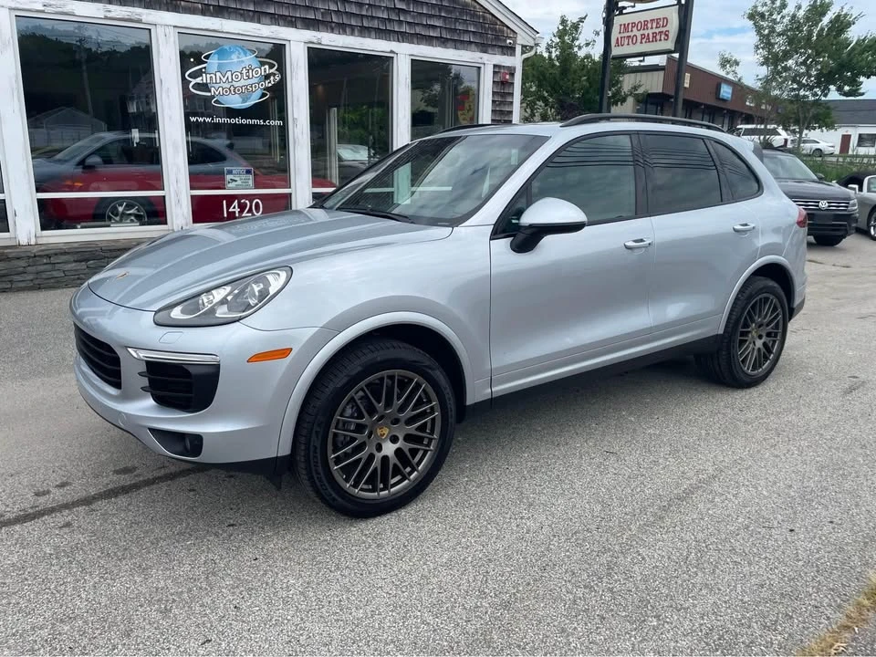 2017 Porsche 958 Cayenne - Image 2 of 17