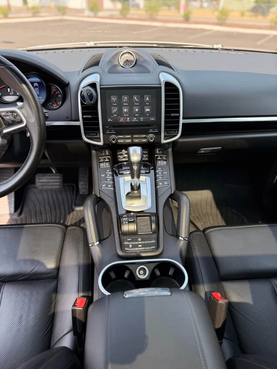 2017 Porsche 958 Cayenne - Image 10 of 15