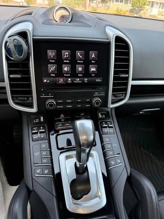 2017 Porsche 958 Cayenne - Image 7 of 15