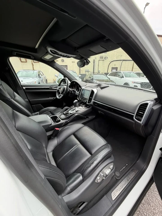 2017 Porsche 958 Cayenne - Image 9 of 12