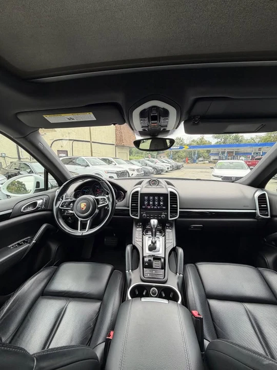 2017 Porsche 958 Cayenne - Image 6 of 12