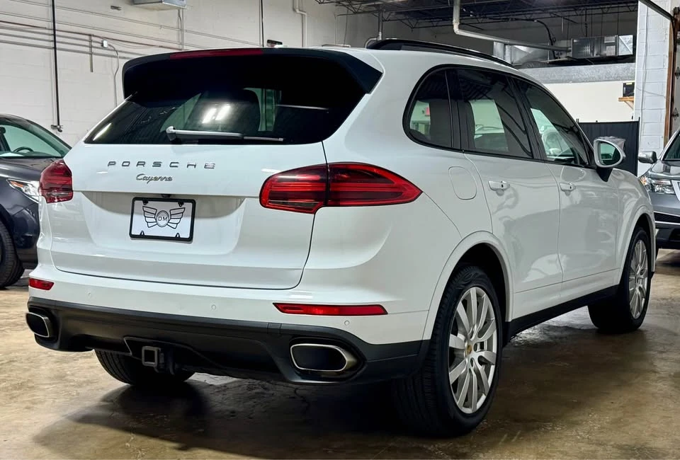 2017 Porsche 958 Cayenne - Image 9 of 20