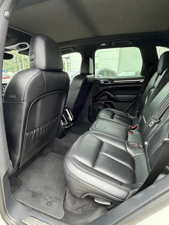 2017 Porsche 958 Cayenne - Image 11 of 12
