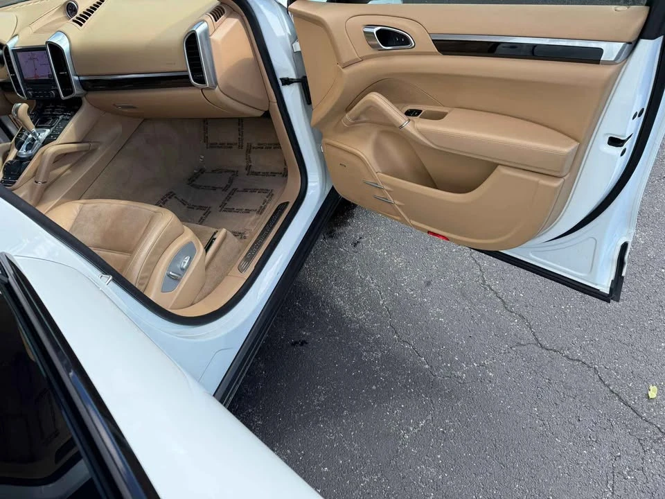 2017 Porsche 958 Cayenne - Image 11 of 20