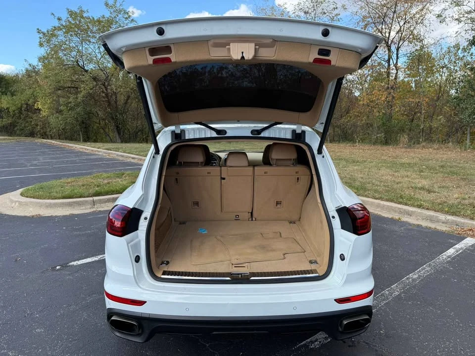 2017 Porsche 958 Cayenne - Image 16 of 20