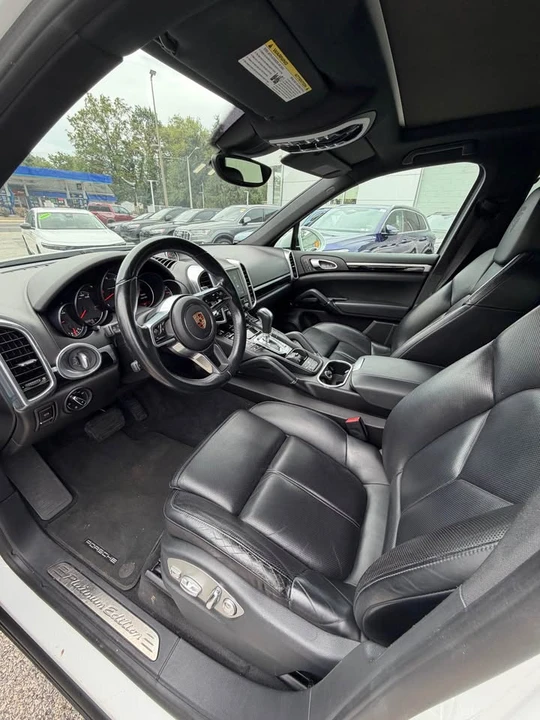 2017 Porsche 958 Cayenne - Image 7 of 12