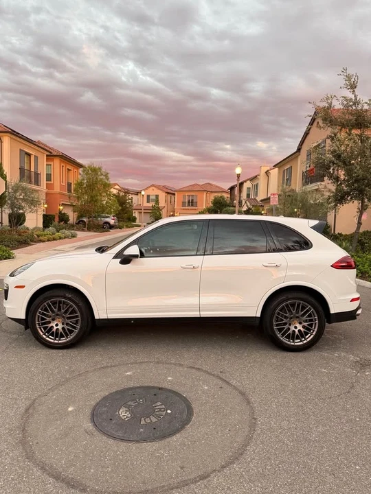 2017 Porsche 958 Cayenne S - Image 3 of 20