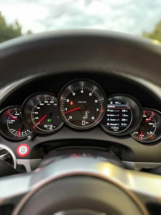 2017 Porsche 958 Cayenne S - Image 11 of 20