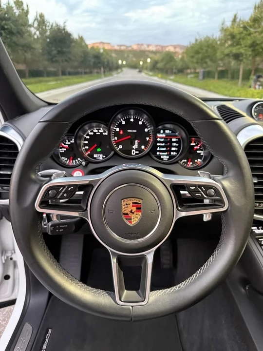 2017 Porsche 958 Cayenne S - Image 10 of 20