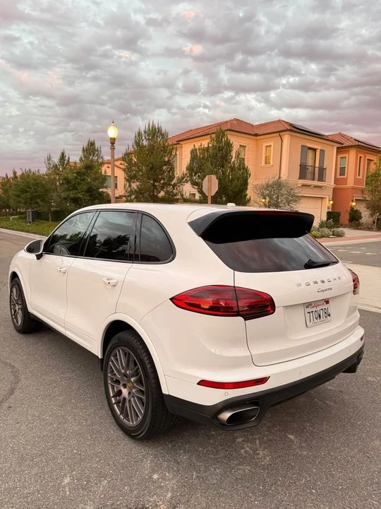 2017 Porsche 958 Cayenne S - Image 4 of 20