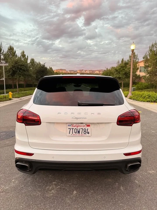 2017 Porsche 958 Cayenne S - Image 5 of 20