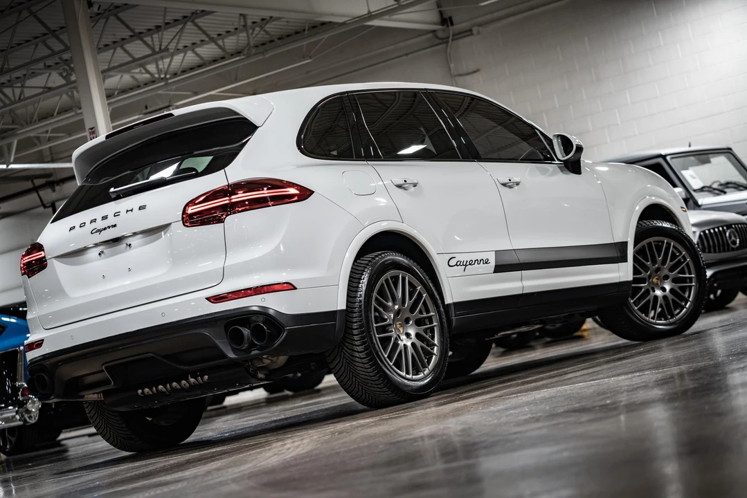 2017 Porsche 958 Cayenne - Image 12 of 30