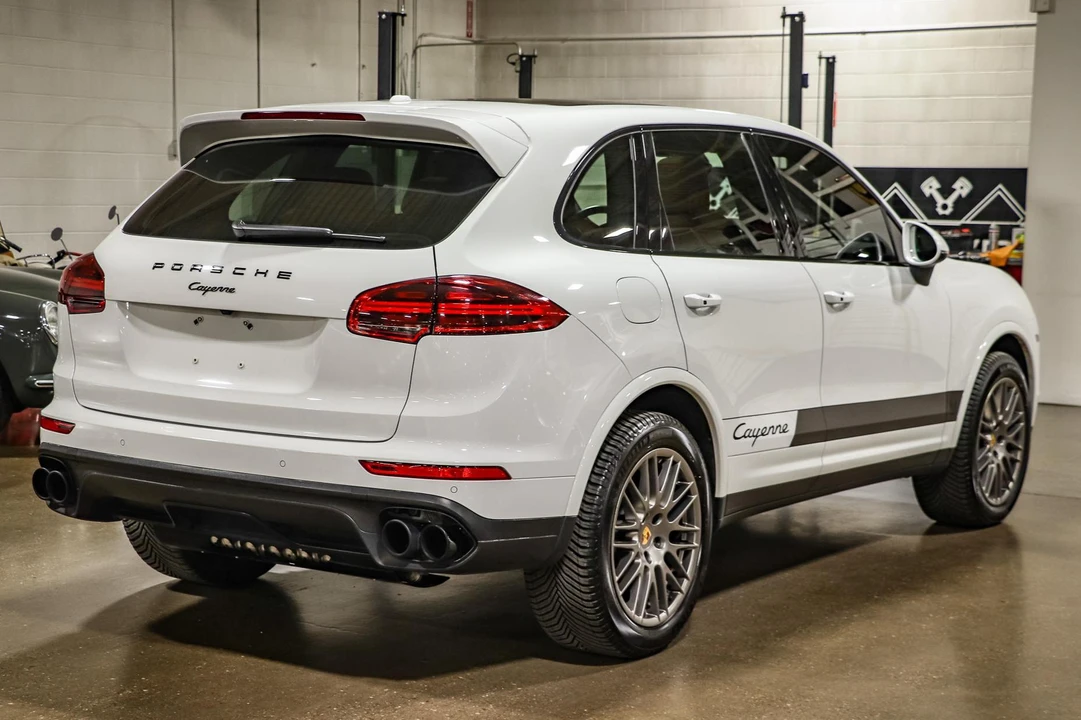 2017 Porsche 958 Cayenne - Image 5 of 30