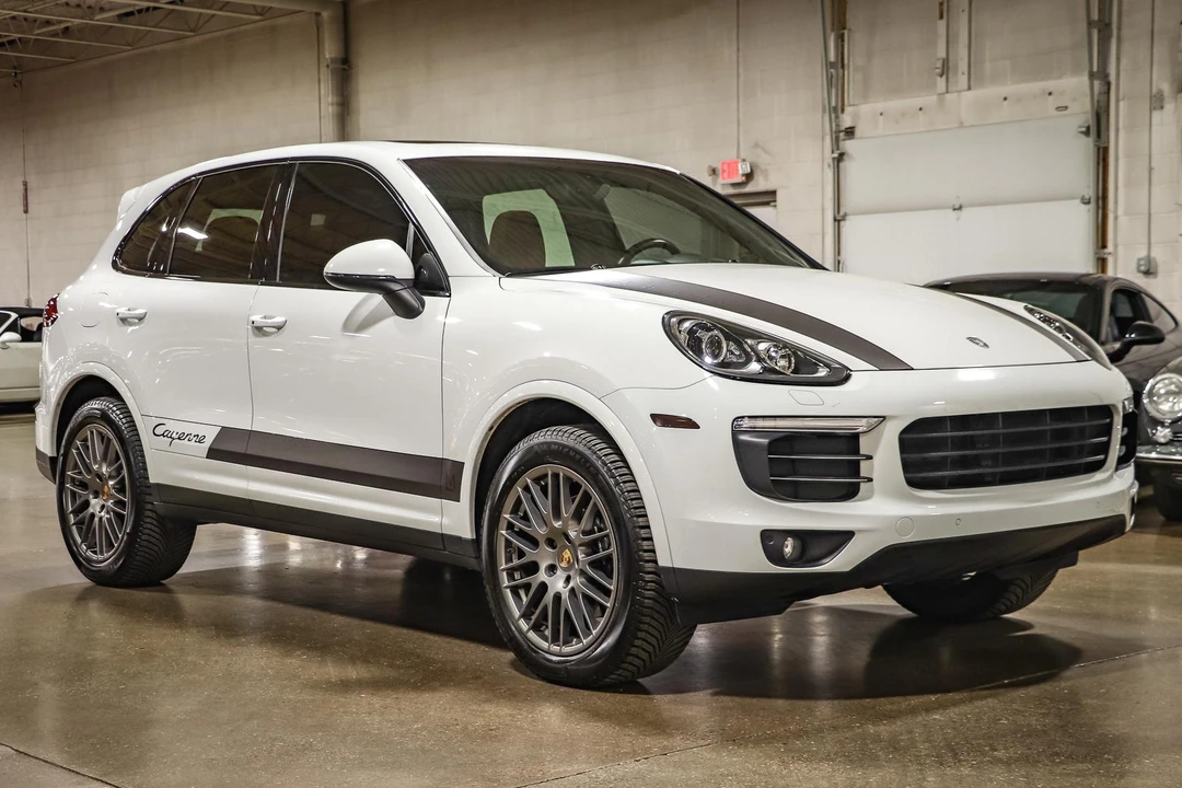 2017 Porsche 958 Cayenne - Image 2 of 30