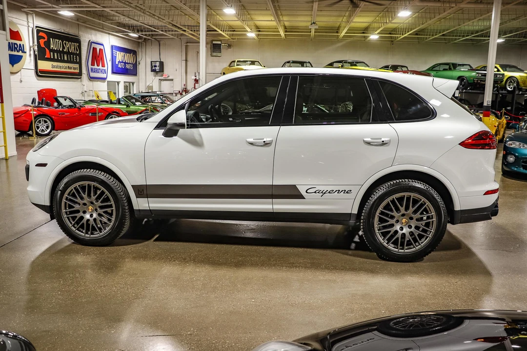 2017 Porsche 958 Cayenne - Image 9 of 30