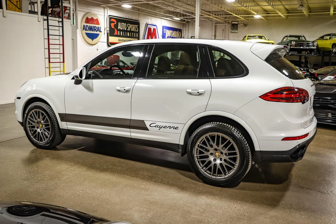 2017 Porsche 958 Cayenne - Image 10 of 30