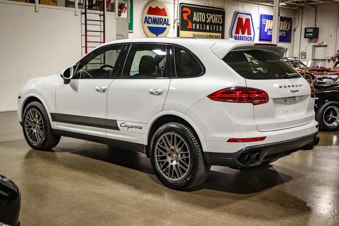 2017 Porsche 958 Cayenne - Image 11 of 30