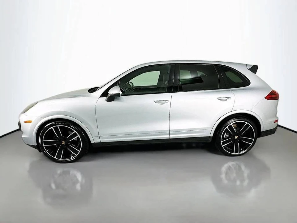 2017 Porsche 958 Cayenne - Image 2 of 5