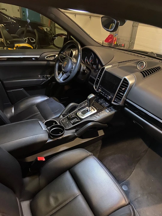 2017 Porsche 958 Cayenne - Image 8 of 9