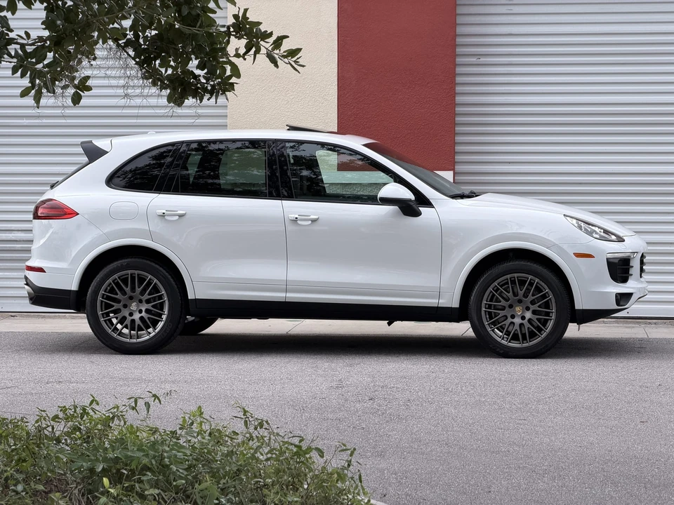 2017 Porsche 958 Cayenne - Image 17 of 31