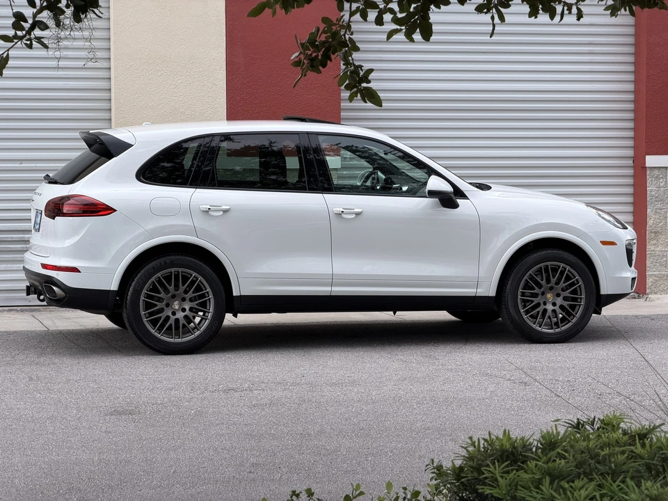 2017 Porsche 958 Cayenne - Image 16 of 31