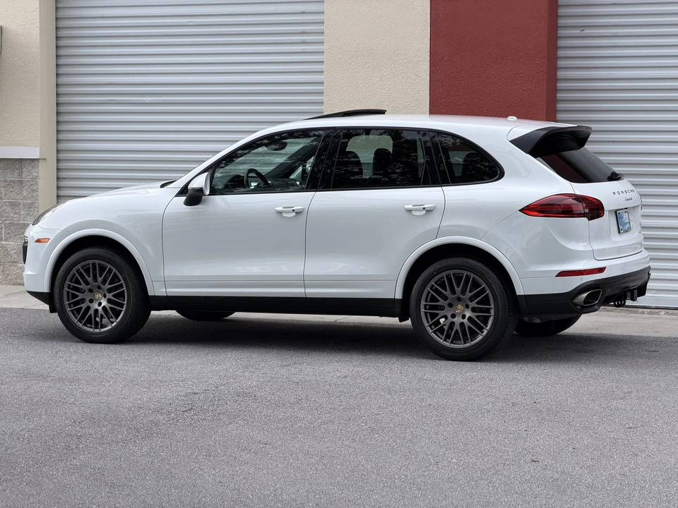 2017 Porsche 958 Cayenne - Image 10 of 31