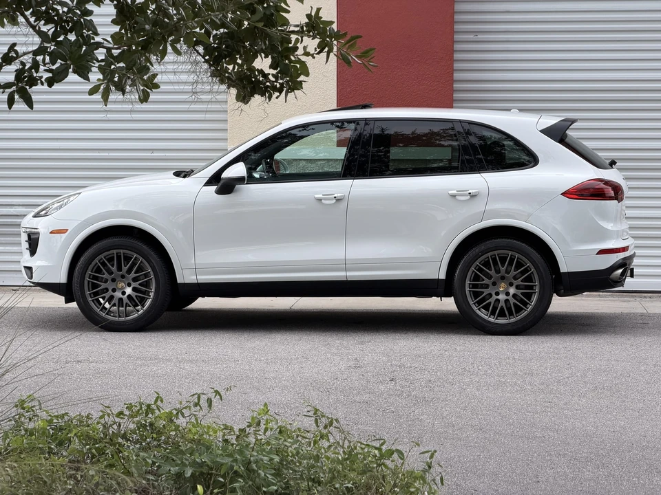 2017 Porsche 958 Cayenne - Image 8 of 31