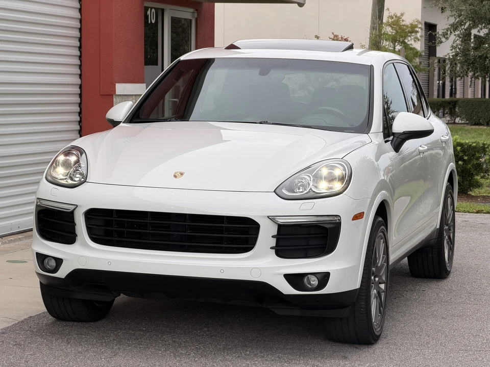 2017 Porsche 958 Cayenne - Image 2 of 31