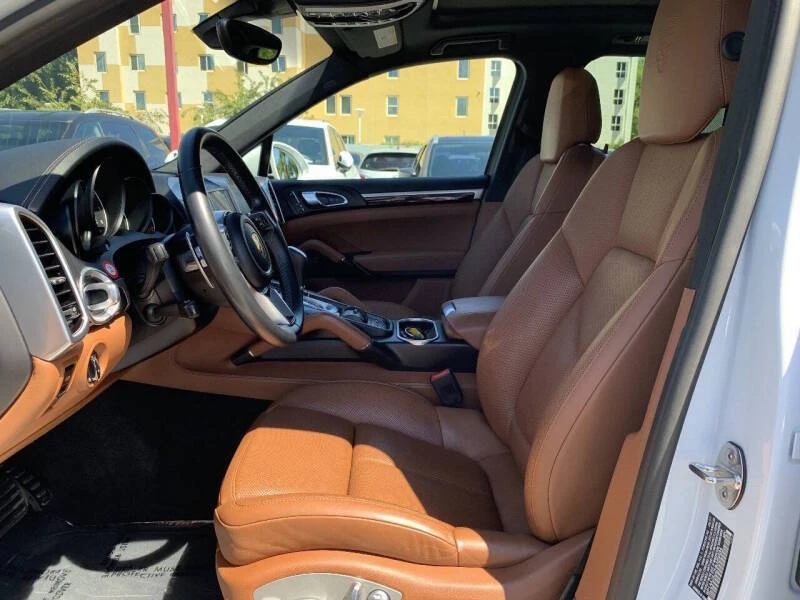 2017 Porsche 958 Cayenne - Image 13 of 25