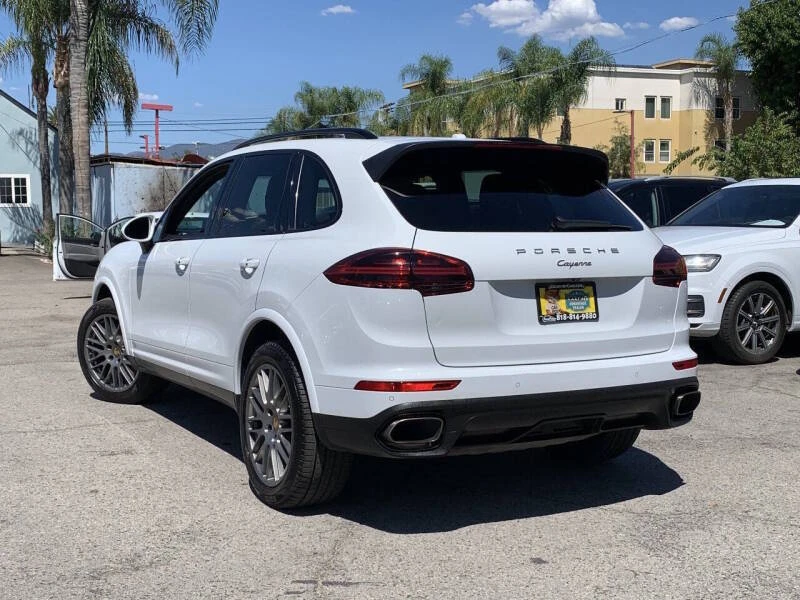 2017 Porsche 958 Cayenne - Image 2 of 25