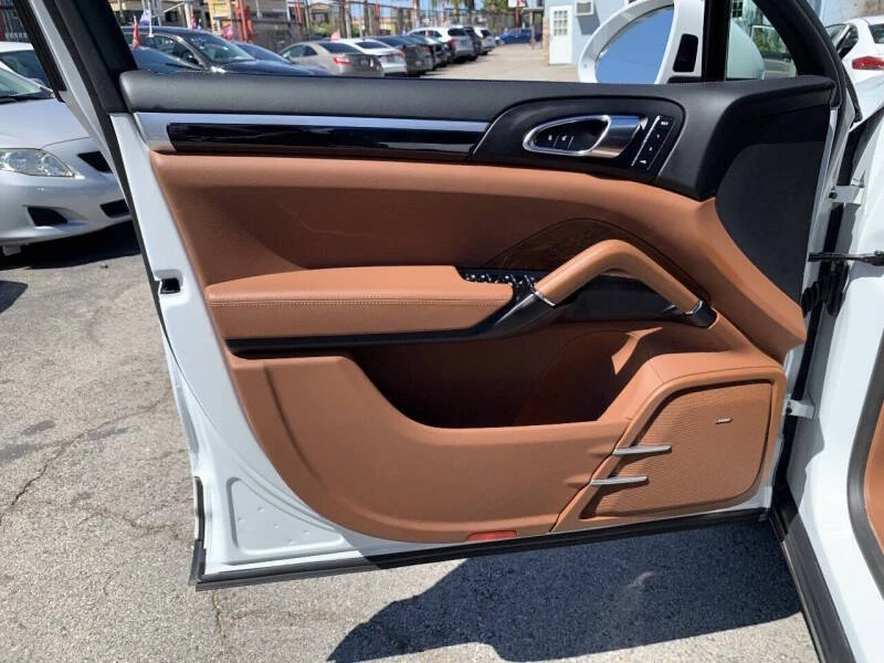 2017 Porsche 958 Cayenne - Image 11 of 25